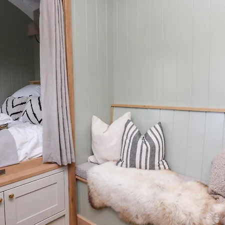 Shepherd Hut 1 Holiday home