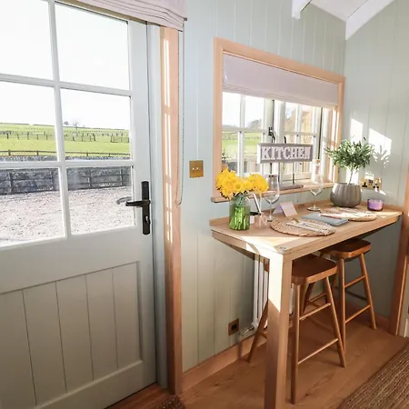 Shepherd Hut 1