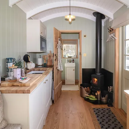 Shepherd Hut 1
